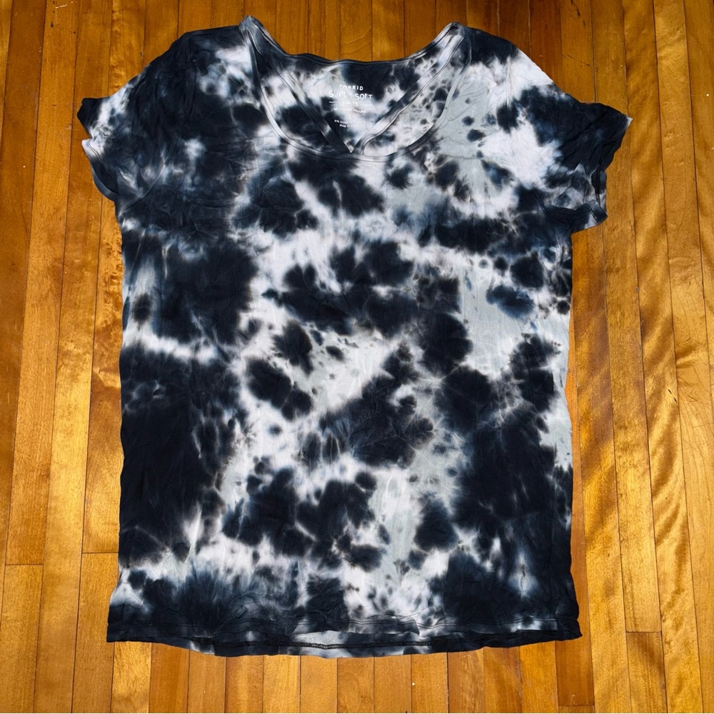Torrid Black and White Short Sleeve Tee